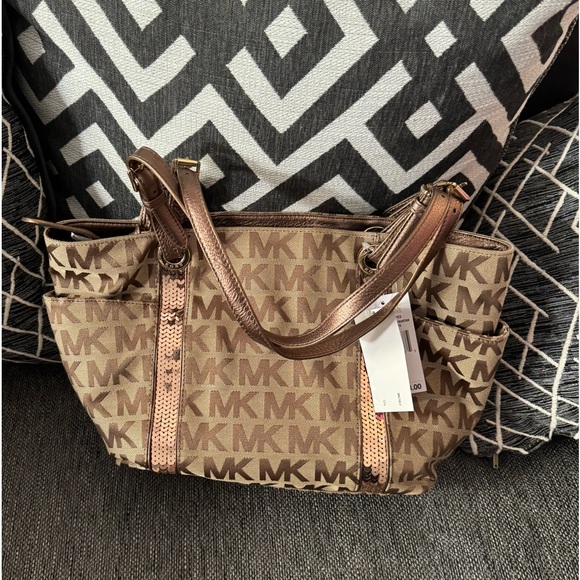 Brand new Michael Kors sequins stripe large zip tote with matching wristlet - Picture 2 of 2